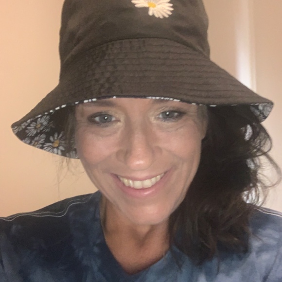 Meet your Posher, Julie - Picture 3 of 6